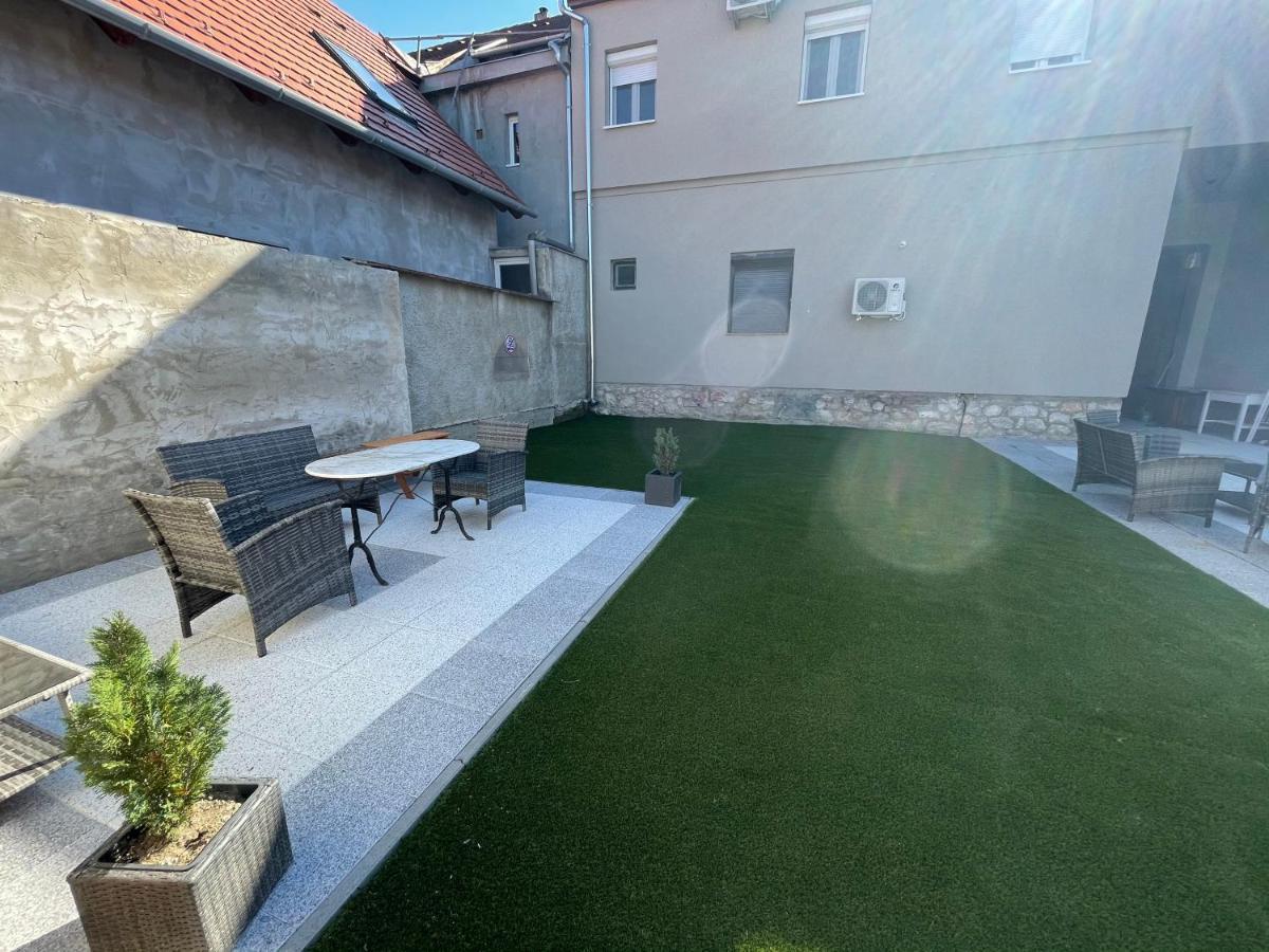 Holiday Apartmanház Harkány Exterior foto